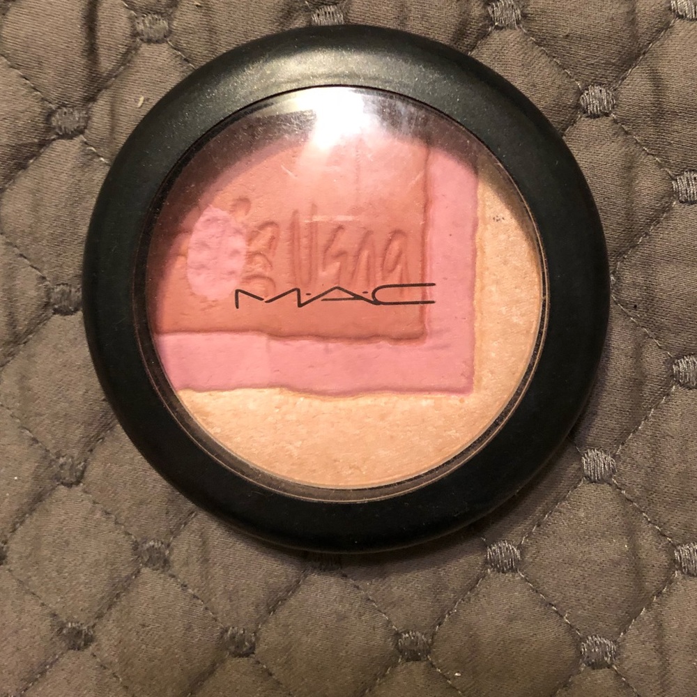 MAC Vera: Flower Fantasy Pearlmatte Face Powder